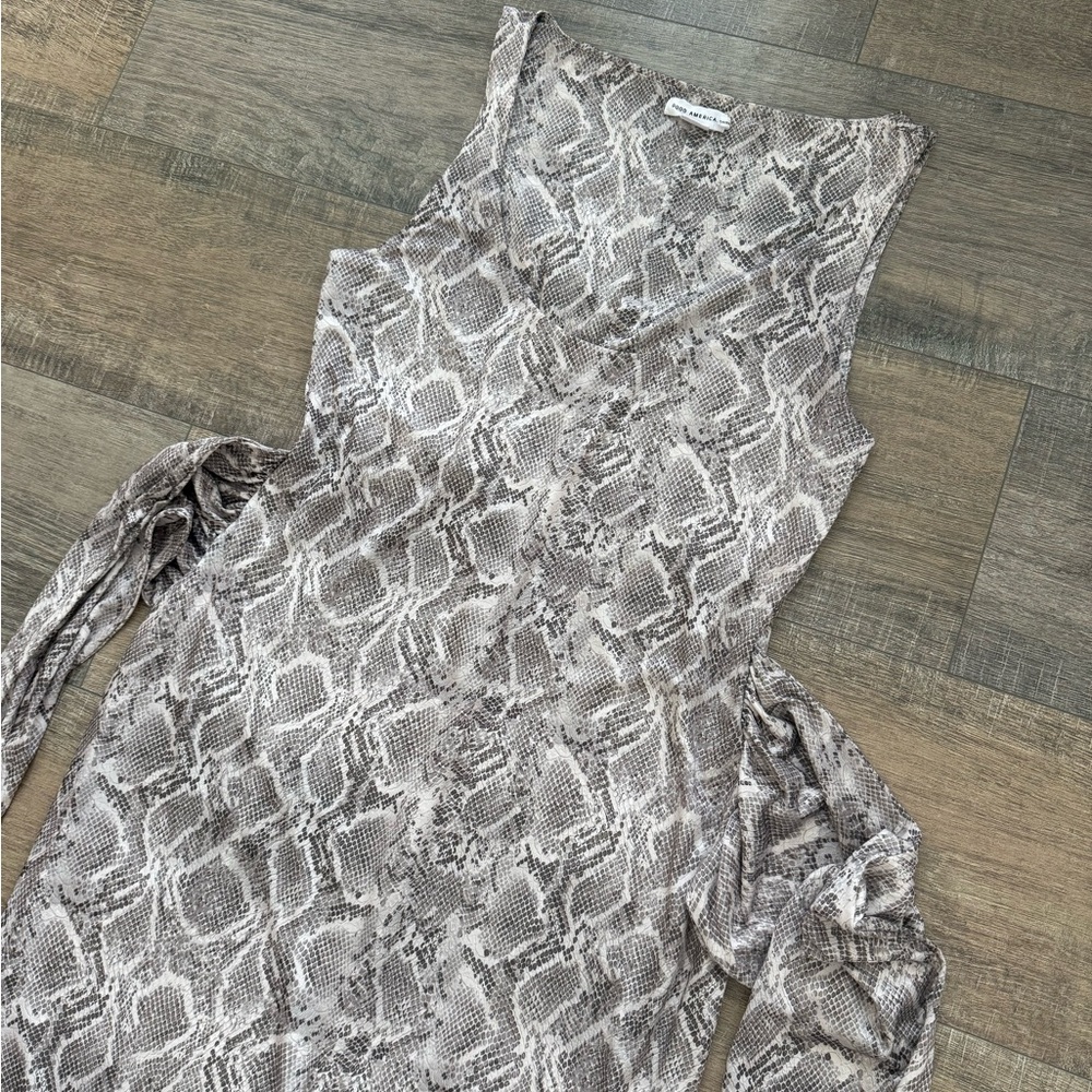 Good American
Slinky Jersey Ruched Midi-Dress